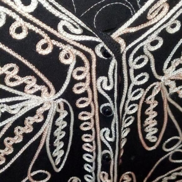 Lauren Michelle Embroidered Embellished Long Sleeve Vneck Sz. MP Blouse - Picture 6 of 9